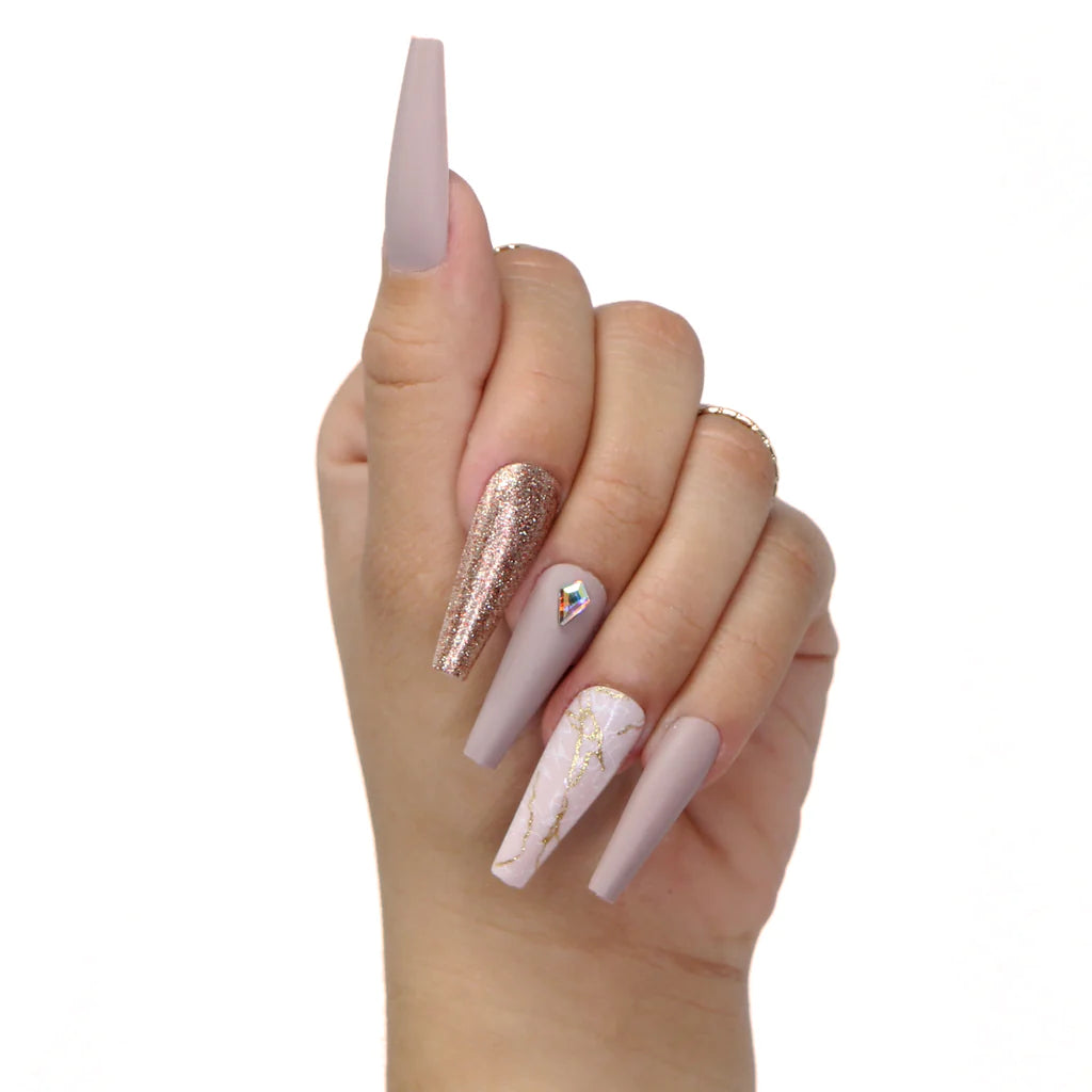 L.A. Colors® Lavish Nail LUXE Finish Nail Tip Kit (CARDED)